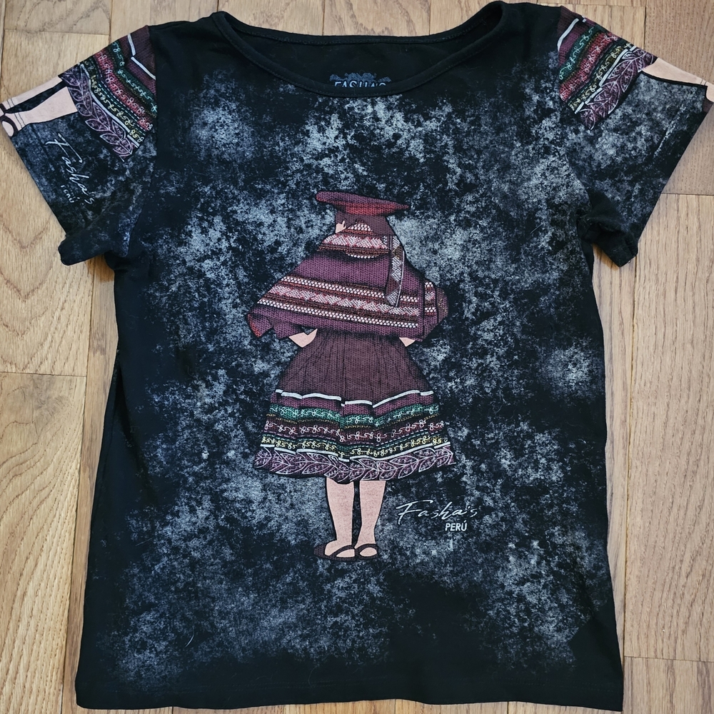 Women's Peruvian Graphic Tee Size S